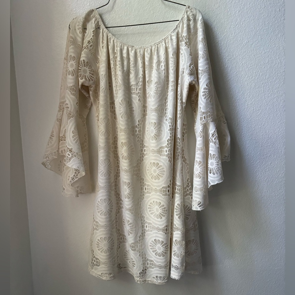 *sold* Super cute boutique lace flare / bell-sleeve boho dress